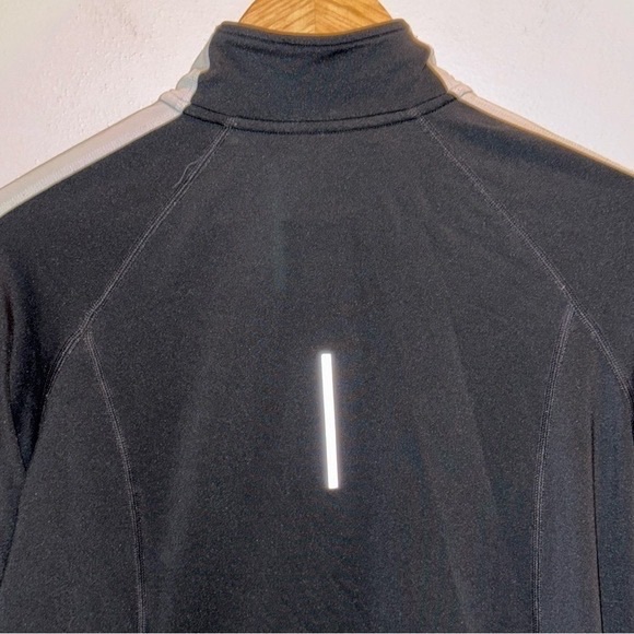 Nike Black and White Half-Zip Pullover - Picture 5 of 7